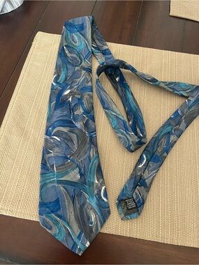 Gian Carlo  lamberts Blue Swirl Pattern Men's Tie - 100% silk made in Italy
